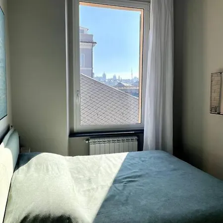Apartment Overlooking The Porto Antico Of