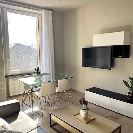 Overlooking The Porto Antico Of Appartement Gênes