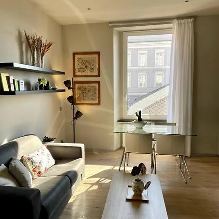 Apartment Overlooking The Porto Antico Of