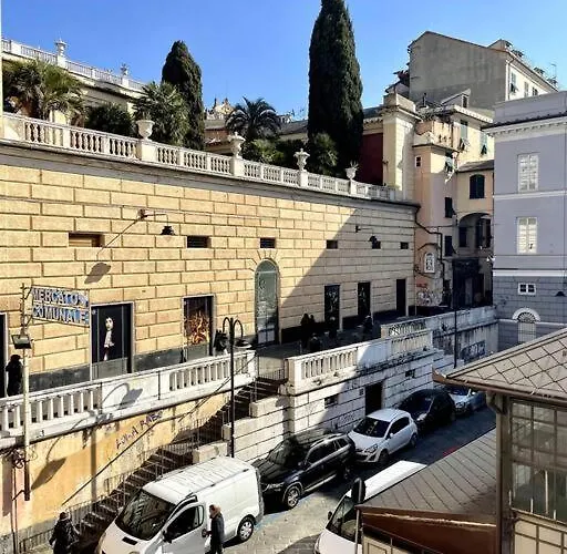 Overlooking The Porto Antico Of Appartement Genua